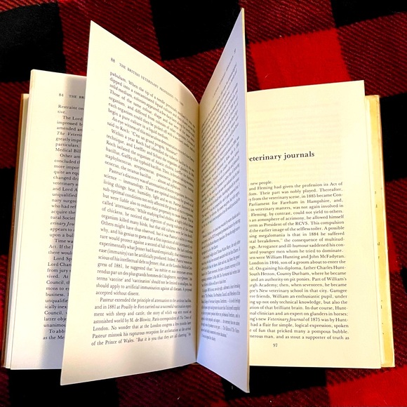 ❤️2 books❤️British 1797 veterinarian❤️office and the ER❤️ - Picture 5 of 10